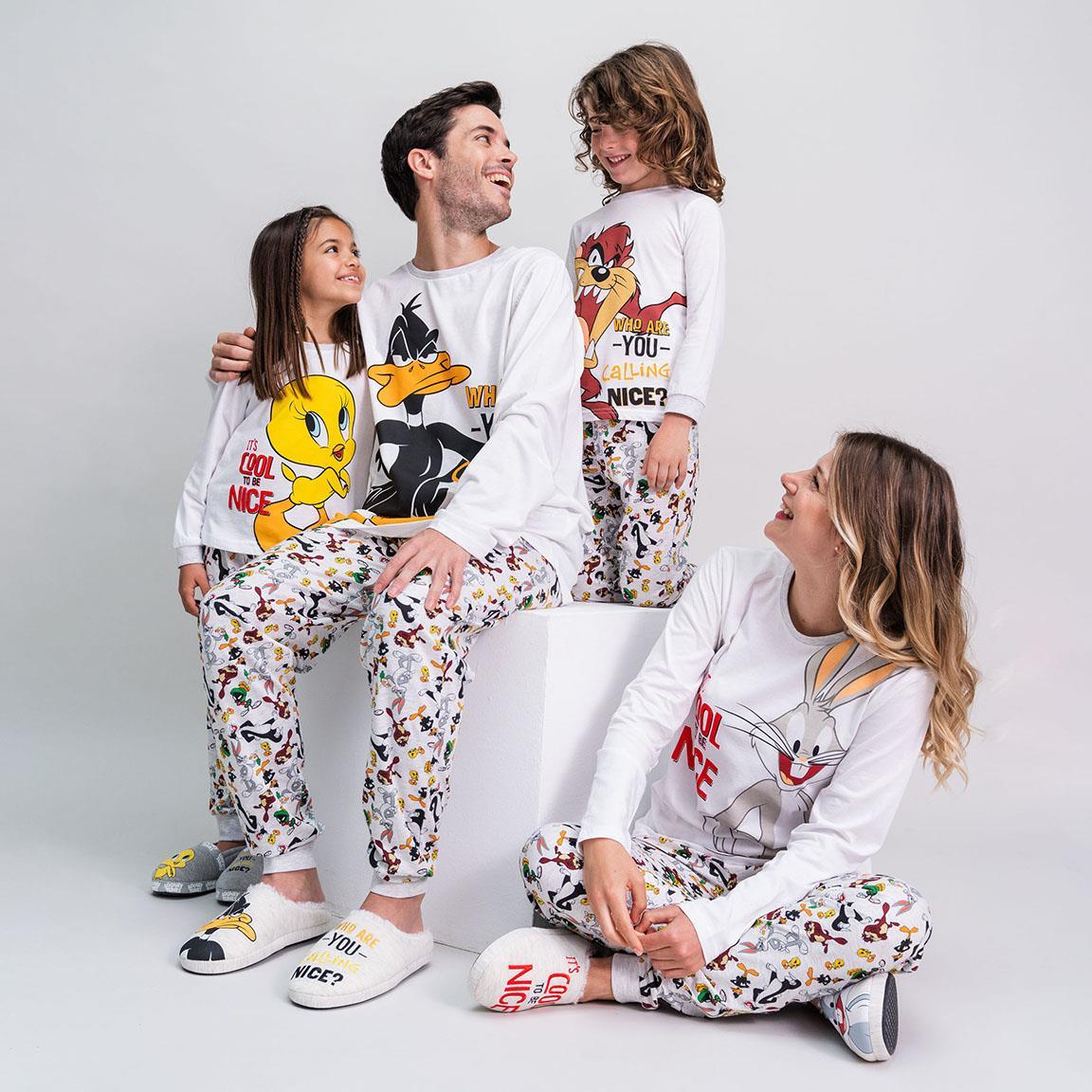 Looney Tunes Mens Pyjamas, Adult Grey Loungewear Pants & White T-Shirt  Complete PJ Set, Bugs Bunny Taz Daffy Duck