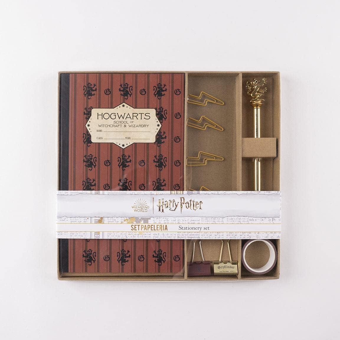 SET CANCELLERIA GRIFONDORO CON QUADERNO A5 PENNA CLIP E SCOTCH - HARRY POTTER - Magic Dreams Store